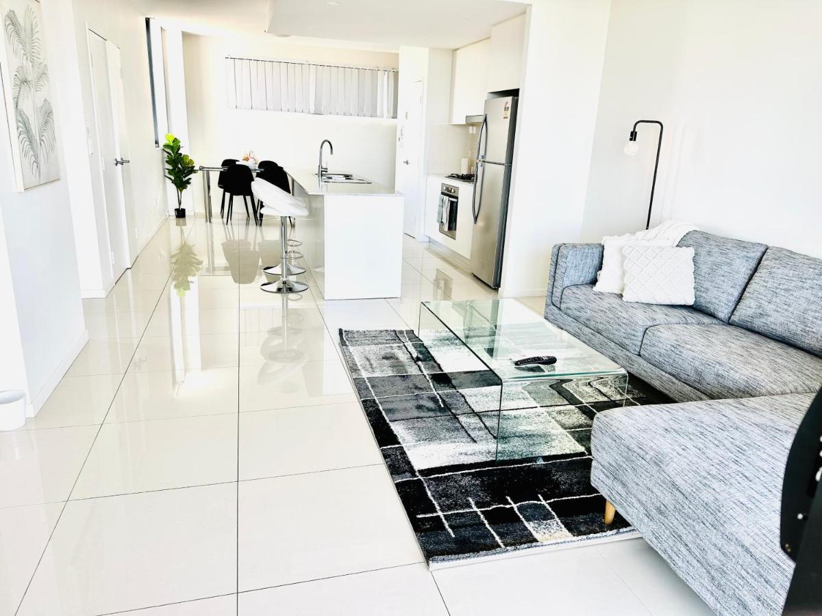 Modern 2 Bedroom & 2 Bathroom Apartment With Stunning Sydney Cbd & Skyline Views! Liverpool Exterior photo