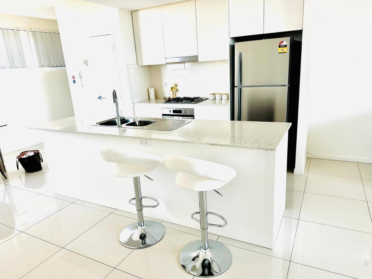 Modern 2 Bedroom & 2 Bathroom Apartment With Stunning Sydney Cbd & Skyline Views! Liverpool Exterior photo