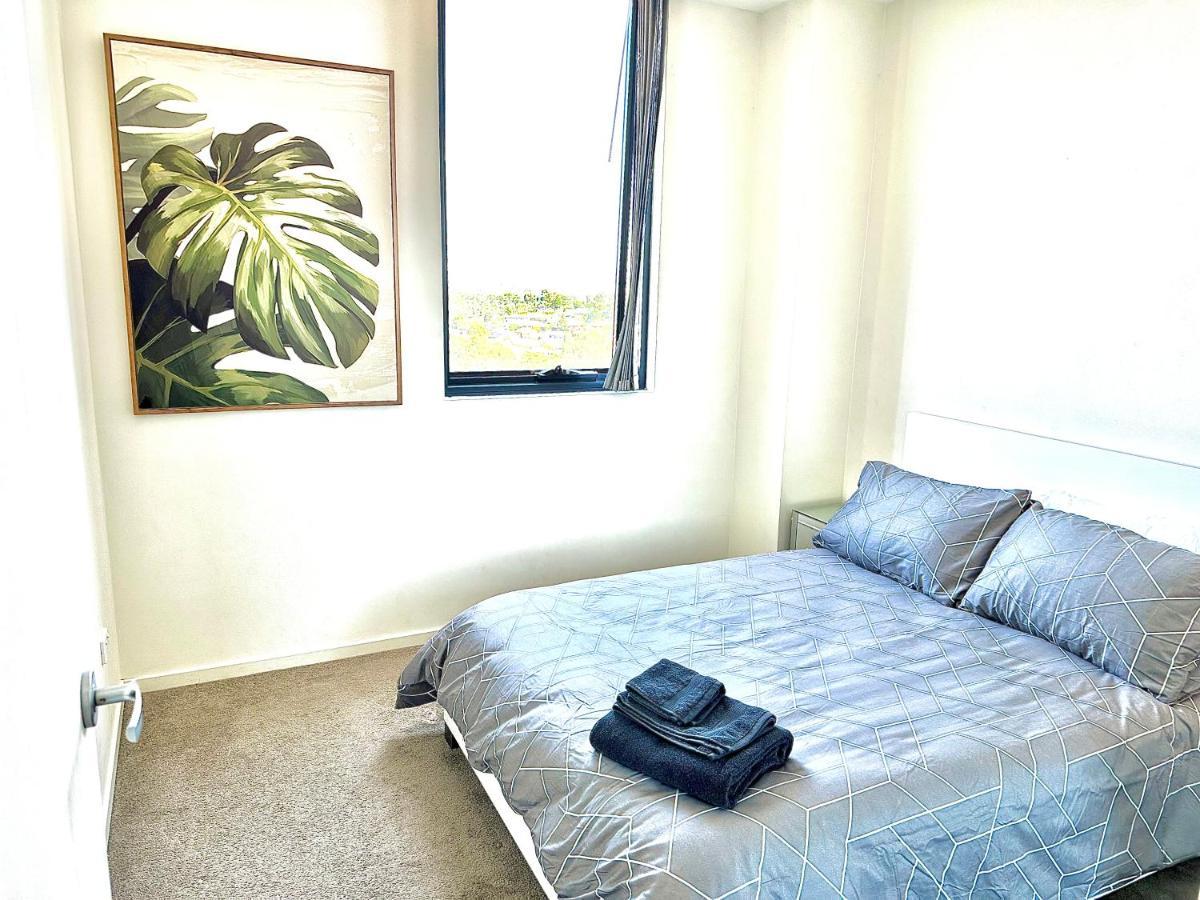 Modern 2 Bedroom & 2 Bathroom Apartment With Stunning Sydney Cbd & Skyline Views! Liverpool Exterior photo